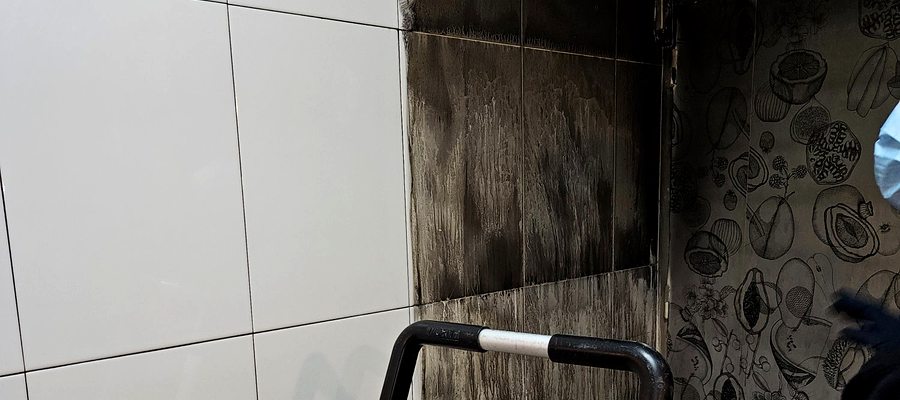 Máquina Würth de limpieza profesional de tapicerías y superficies afectadas por hollín